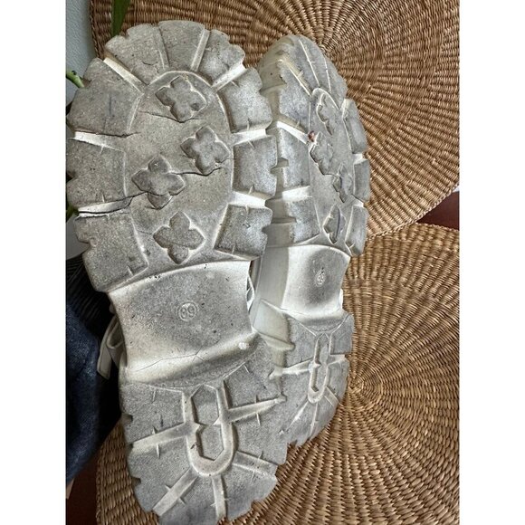 Beilide woman’s size 8 white sandals - Picture 8 of 11